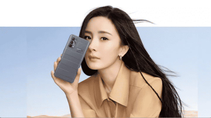 Realme GT Master Edition con ragazza Mister Gadget Tech