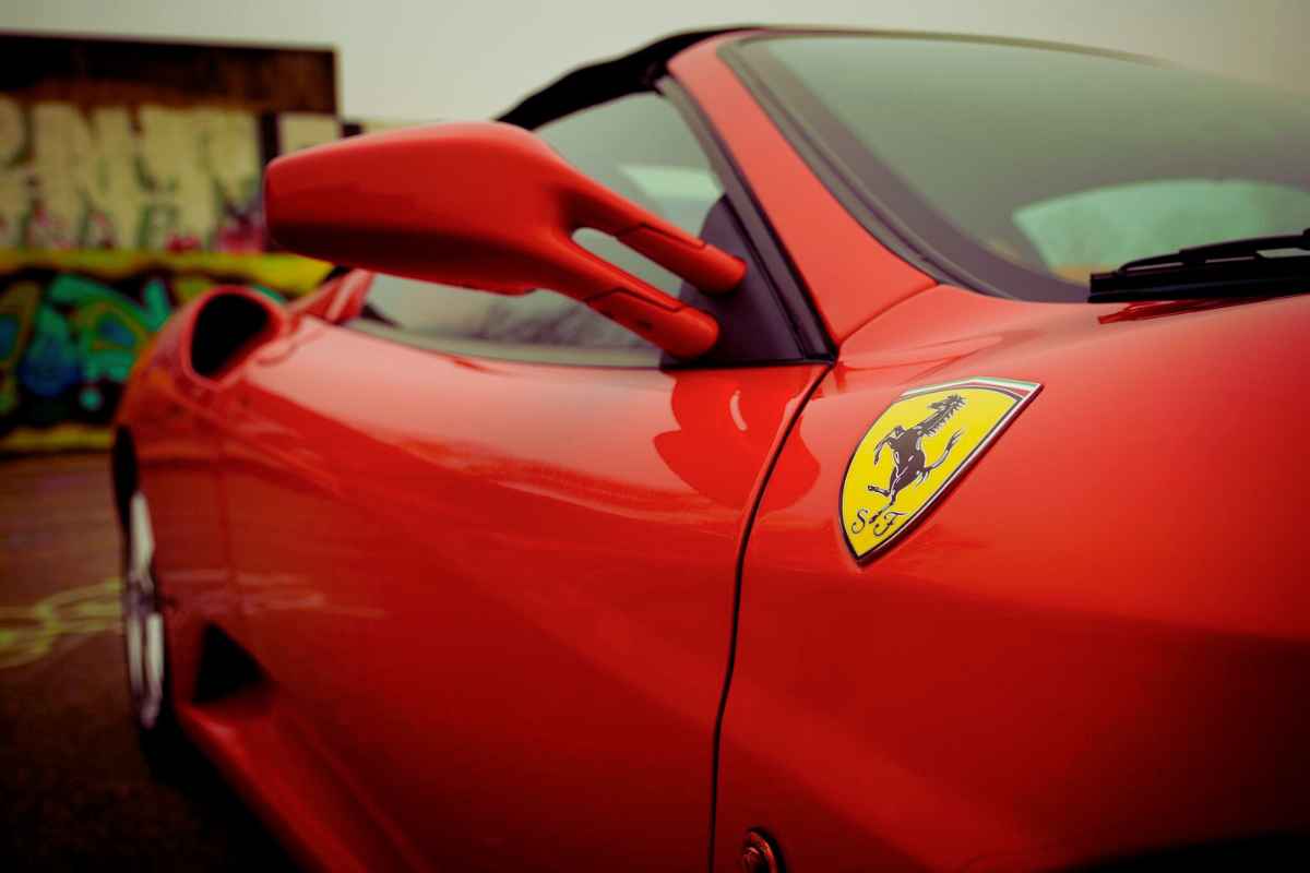 Ferrari non vuole vendergli un'auto e lui gli fa causa