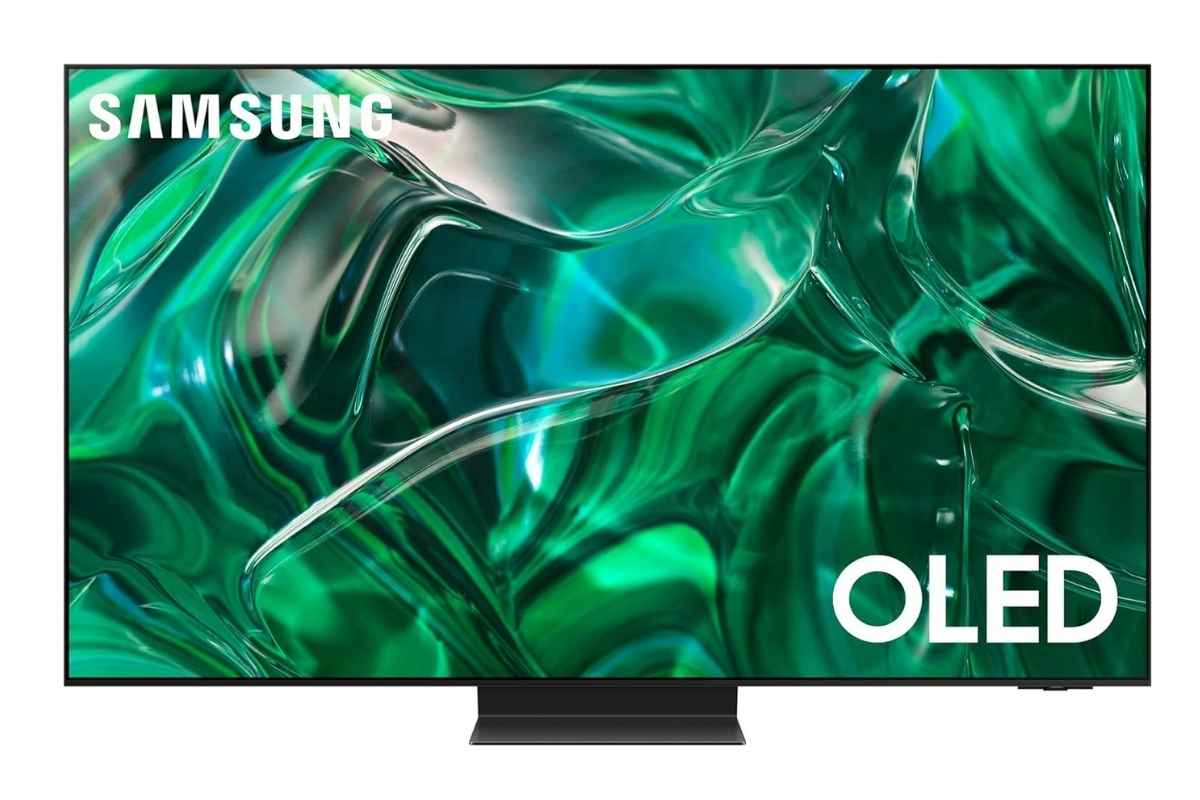 televisore samsung oled su sfondo bianco