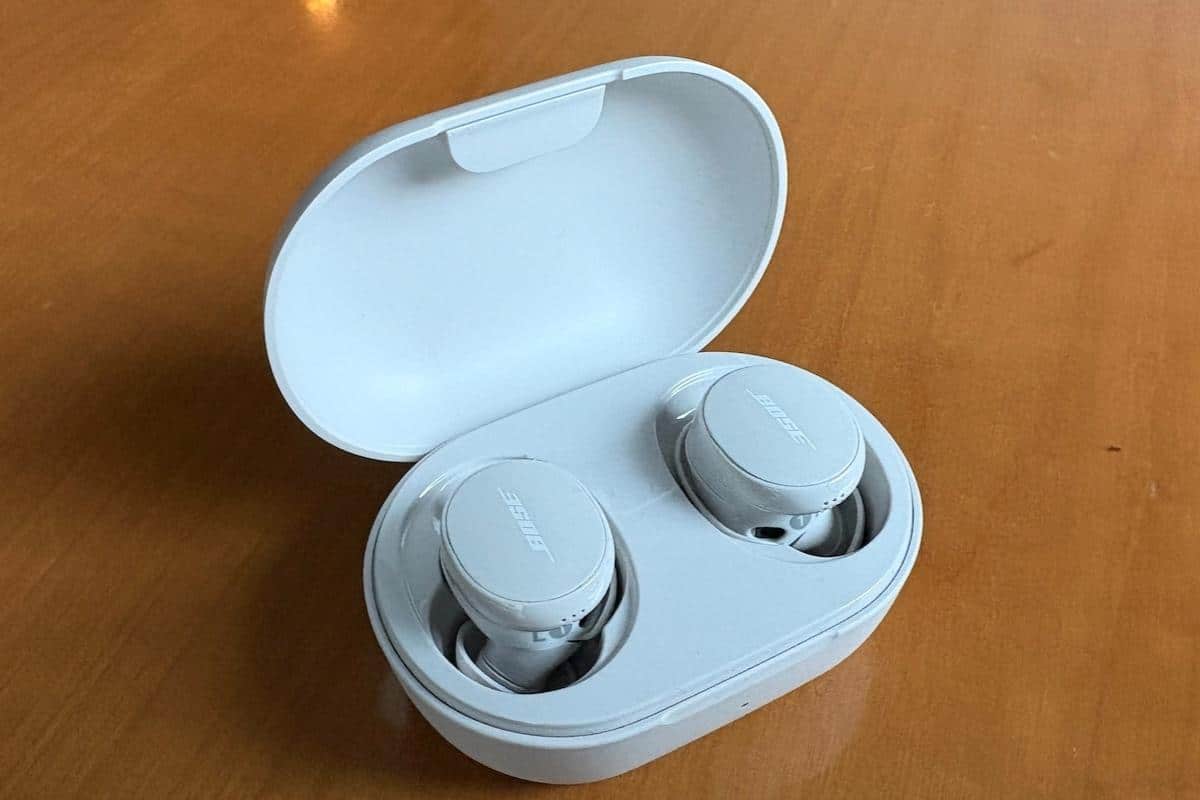 I Bose Quiet Comfort Earbuds 2024 nella loro custodia