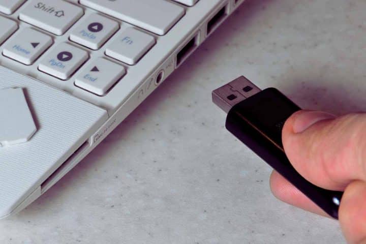 USB piene di dati, sei convinto di cancellare i file