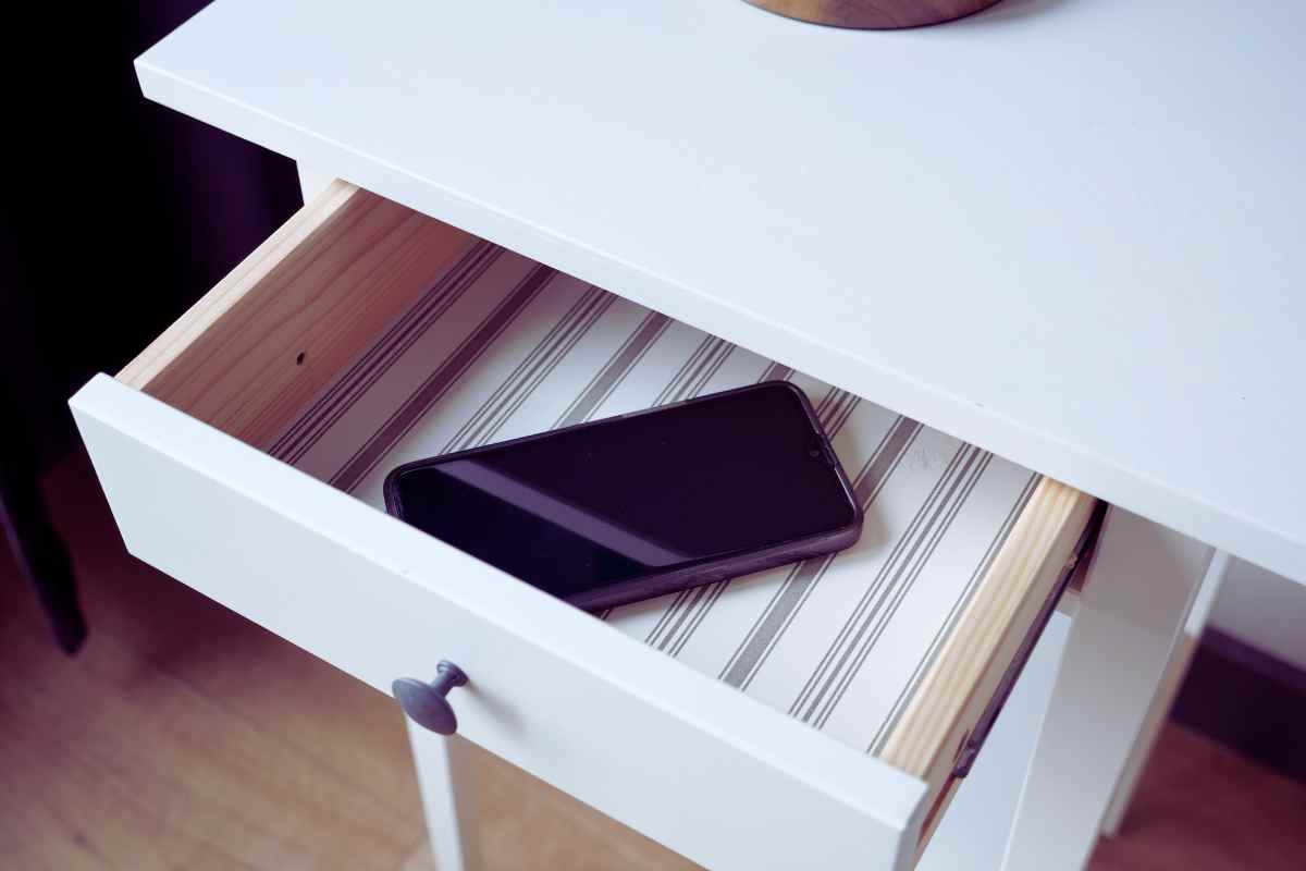 Hai un vecchio cellulare in casa, potrebbe essere molto pericoloso: controlla subito o sono guai