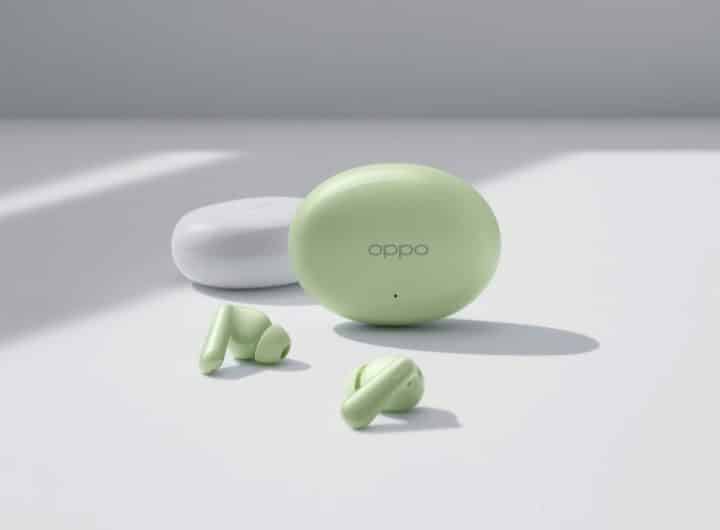 OPPO Enco Air4 bianche e verdi su sfondo bianco in verticale