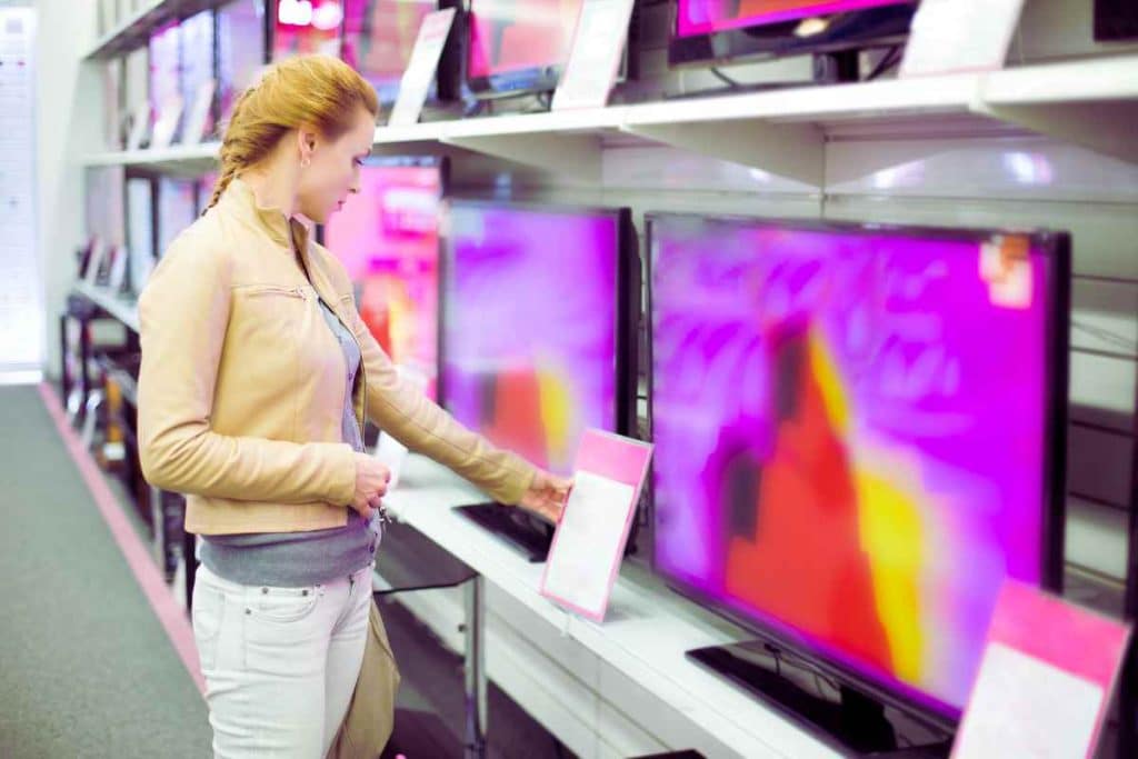 Tv nuova al prezzo di una cena, l'offerta folle del Black Friday