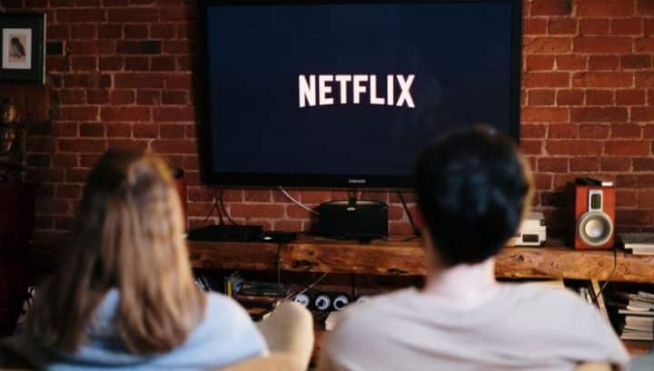 Netflix cancella una marea di titoli: utenti increduli