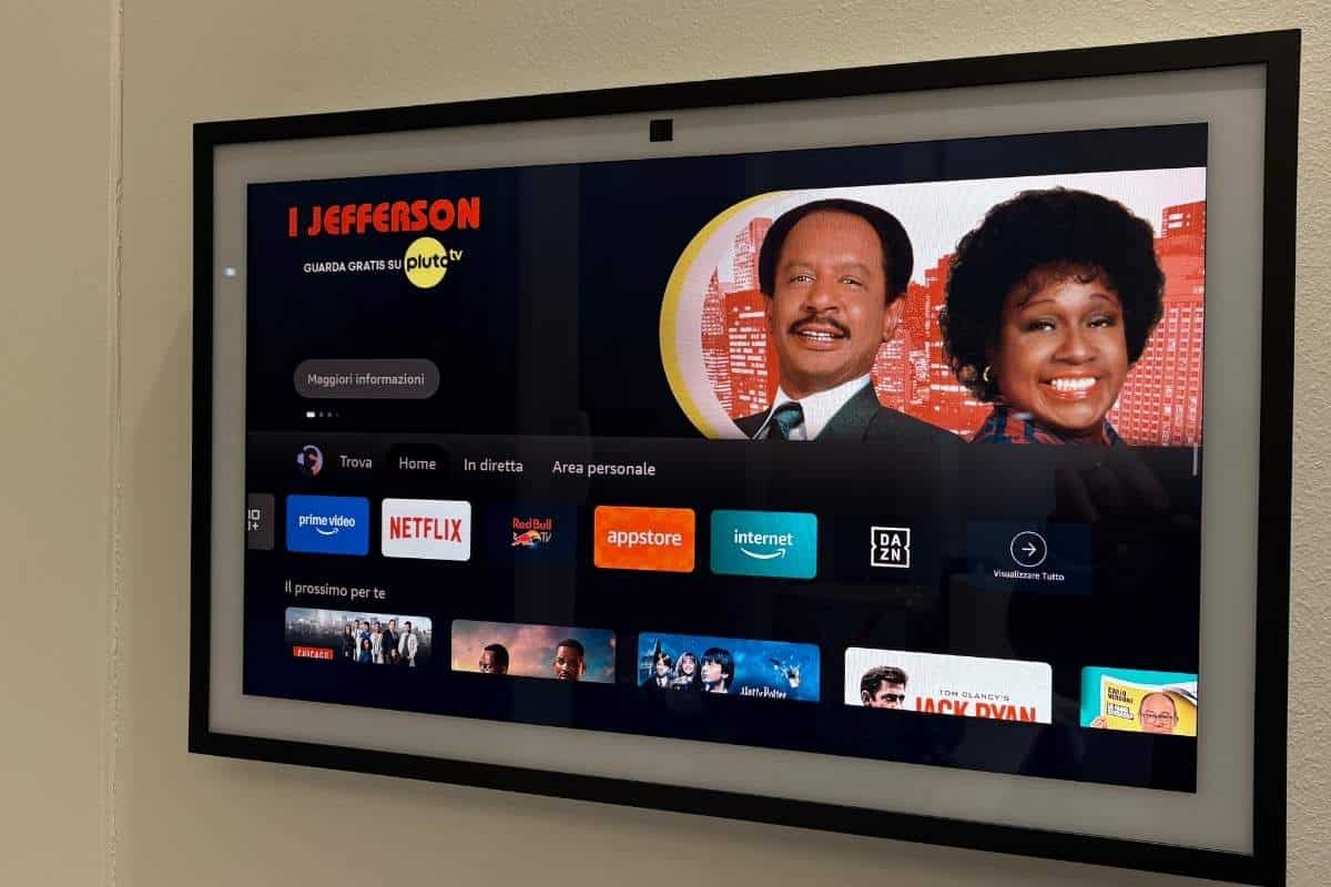 La vista frontale di Amazon Echo Show 21