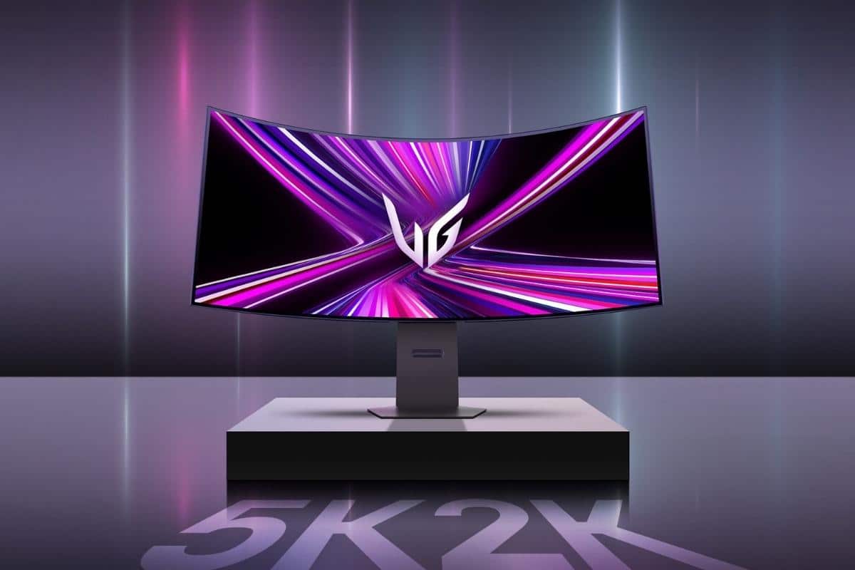 UltraGear GX9: LG presenta il primo monitor 5K pieghevole