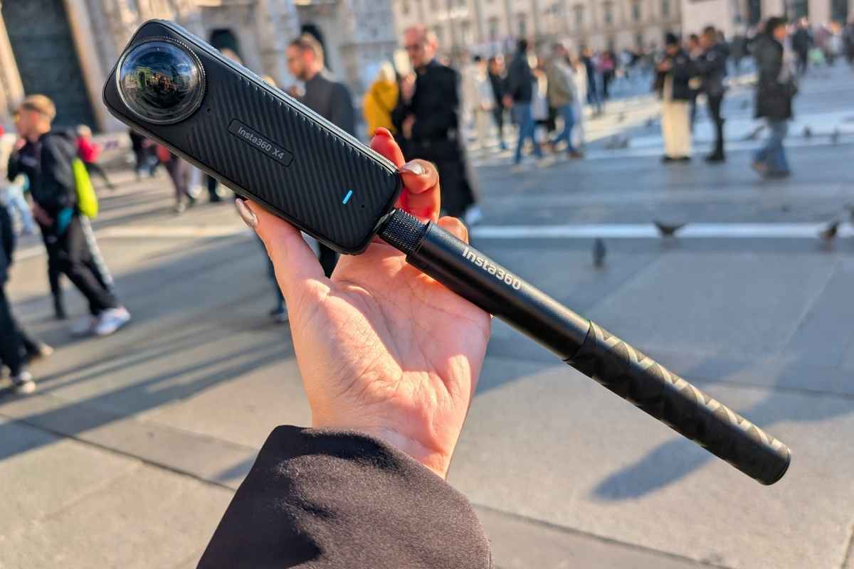 Insta360 X4 con bastone selfie invisibile