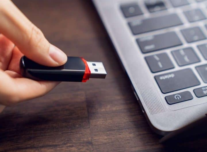 unità di avvio USB vicino computer