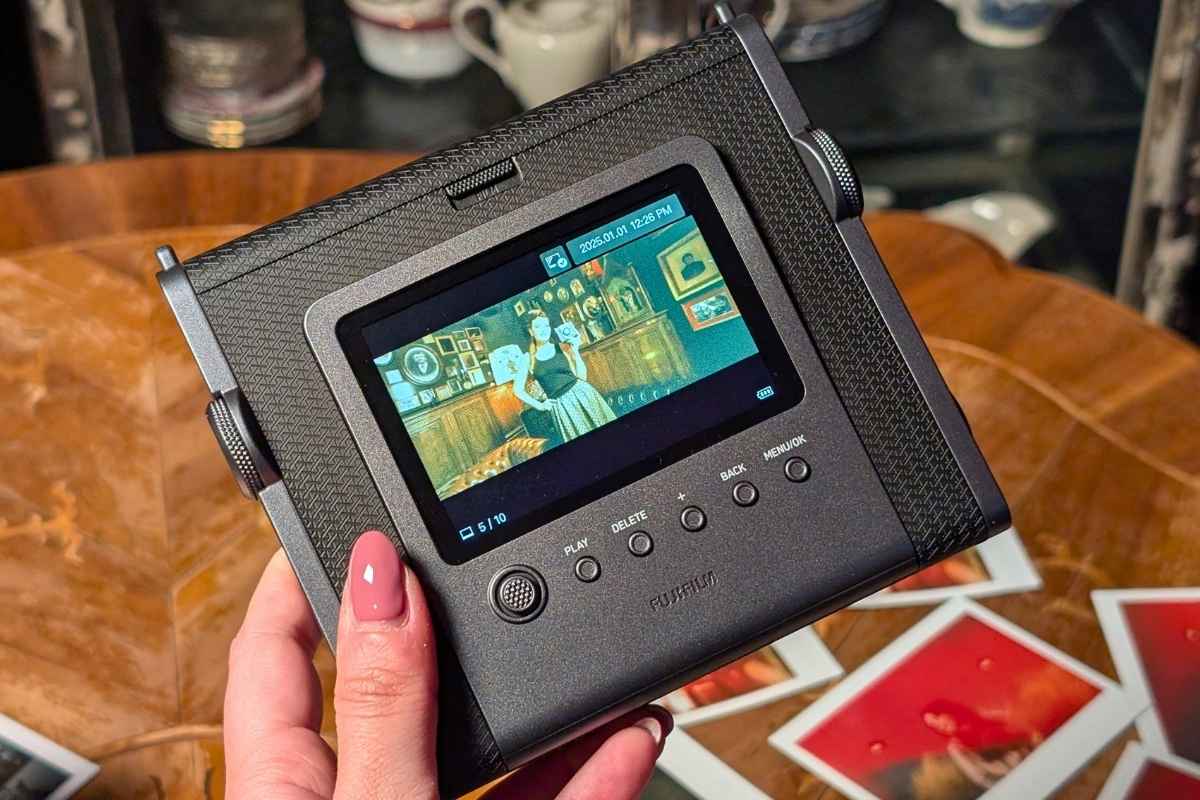 Display Instax Wide Evo, più ampio e visibile