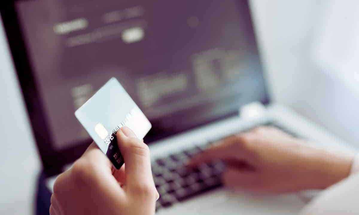 Usi la carta prepagata per pagare online