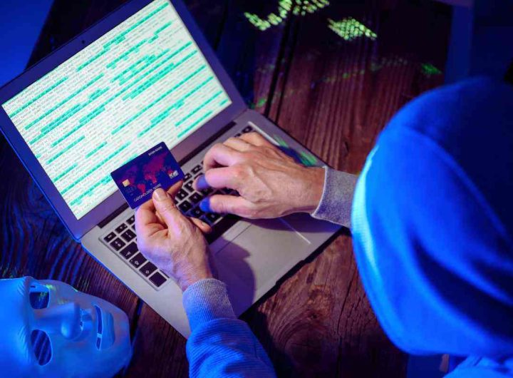 Hacker hanno violato migliaia di account