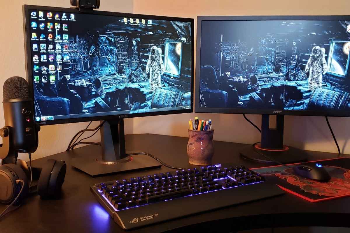 Monitor ultrawide vs. doppio monitor: qual è il migliore per il tuo PC da gaming?