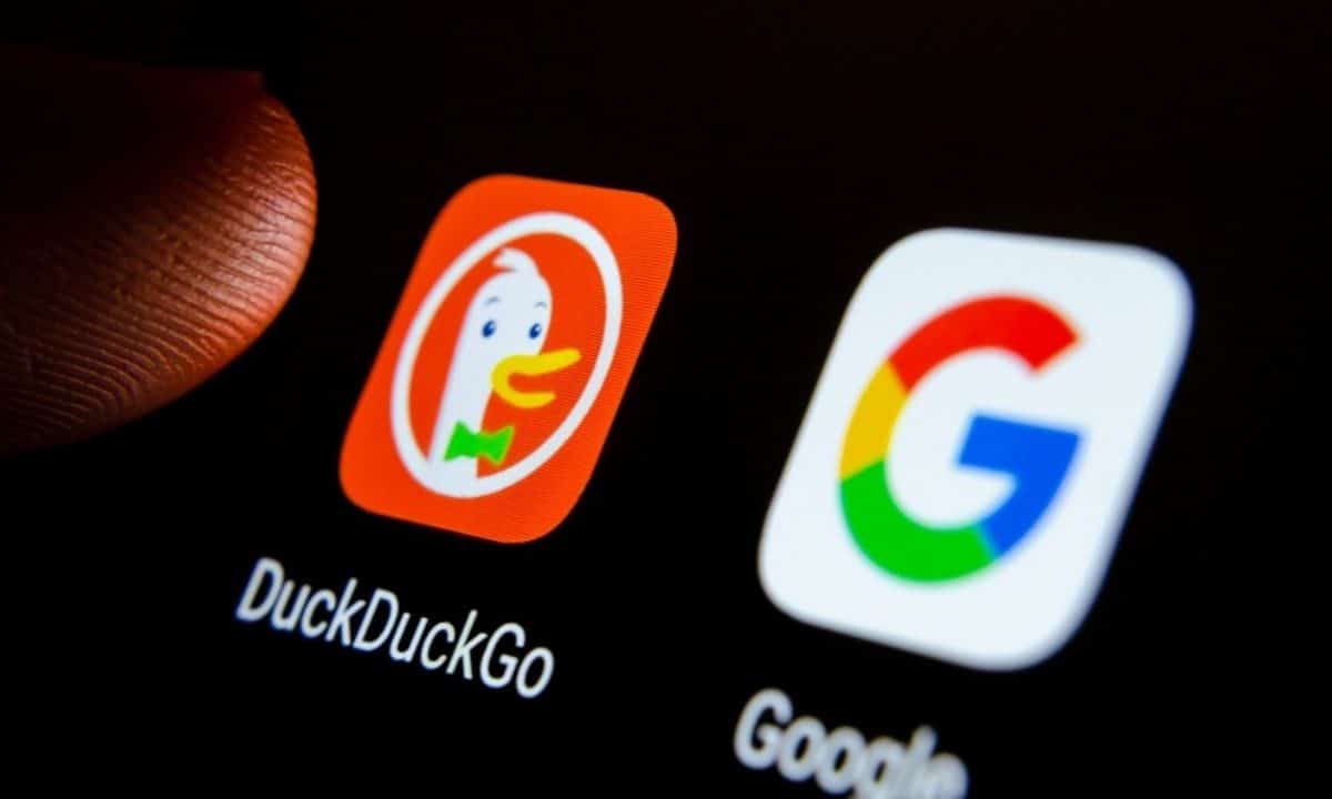 browser DuckDuckGo accanto Google