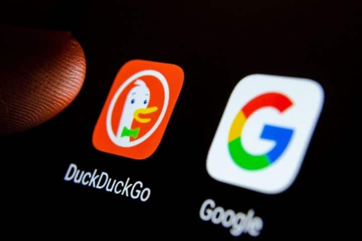 browser DuckDuckGo accanto Google