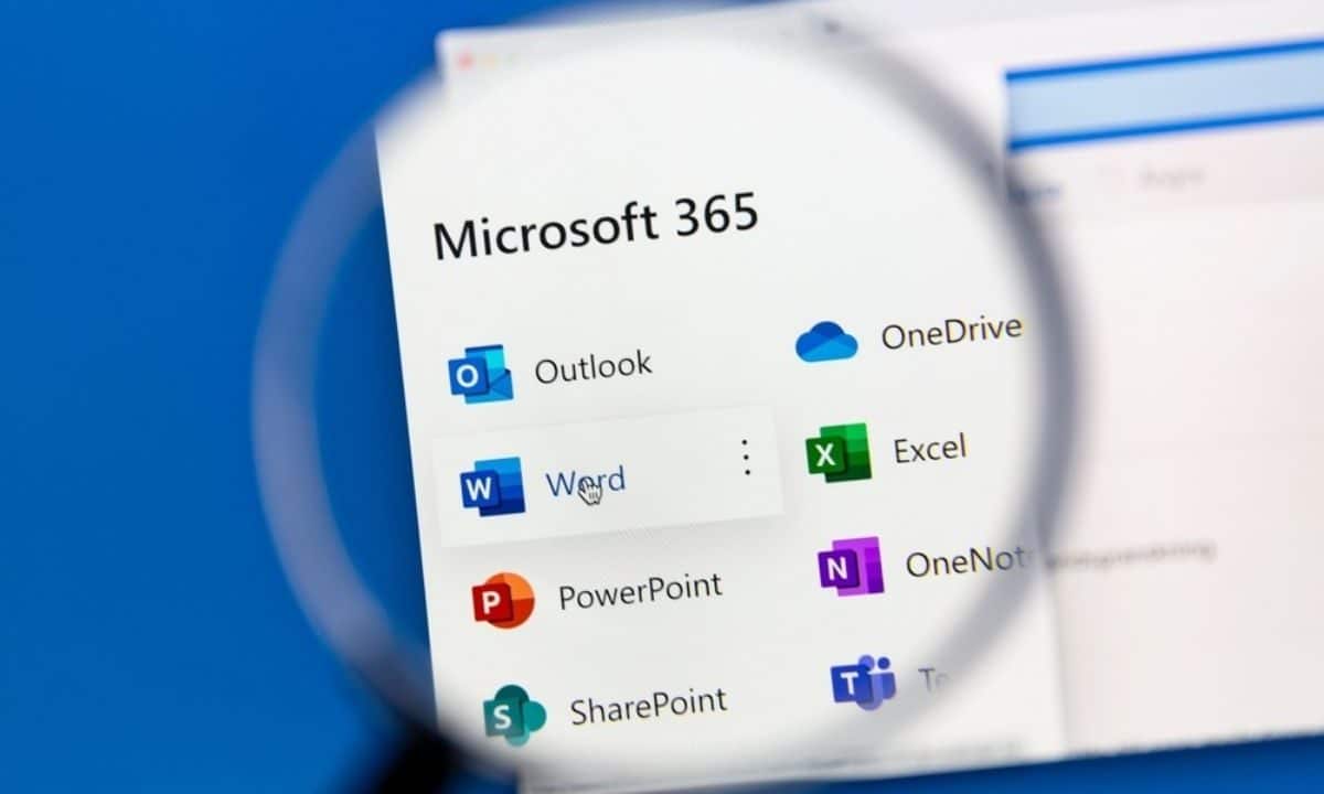 Lente d'ingrandimento su schermo con microsoft 365 e i prodotti della suite